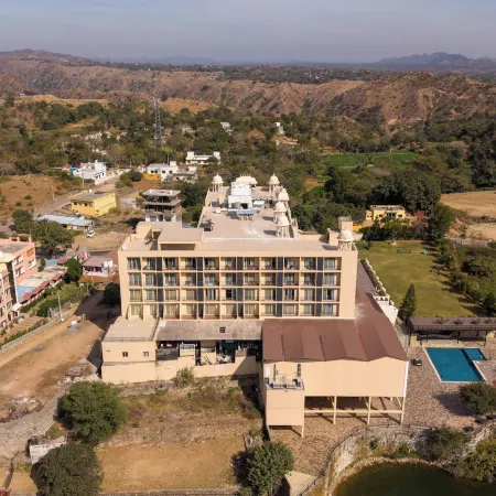 Via Lakhela Lakeview Resort & Spa