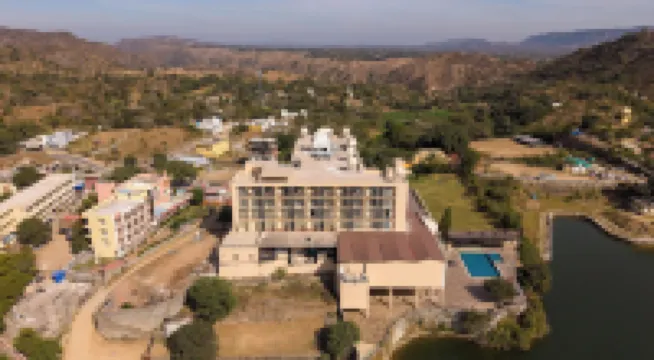 Via Lakhela Lakeview Resort & Spa
