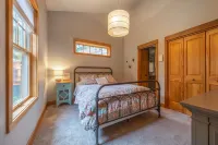 Neighborhood Nest 2 Bedroom Home by RedAwning - balcony