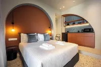 Arches Apartments