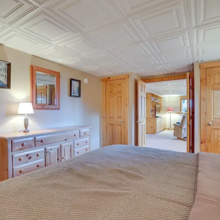 Ski-in/Ski-Out w/ Sauna in Jay Ski Peak Resort!