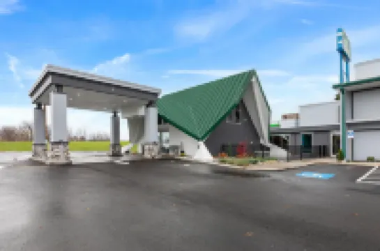 Wingate by Wyndham Geneva at Spire Academy