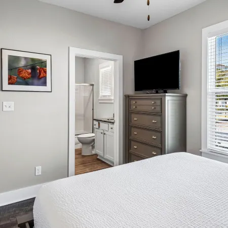 2BR Near Gulf Place w/ Pool, Grill + Free Tickets: Dolphin Cruise & More!