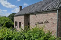 Holiday Home in Ardennes Near Valley of Taste - parking