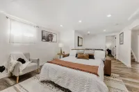 Close to Denver, Boulder and mountains! Up to 10 guests-5 beds! Foosball, games.