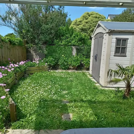 Independent Studio + Enclosed Garden in Penmarc'h. Plage du Ster 800m Away, LaTorche 5 Kms Away