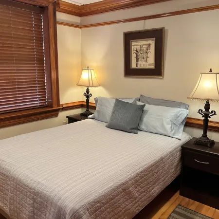 Historic Downtown Condo-1 Bedroom
