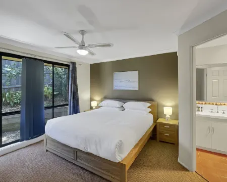 Our Haven: 4-Bed Escape Near Beach & Mogo Trails Hotels in Batehaven