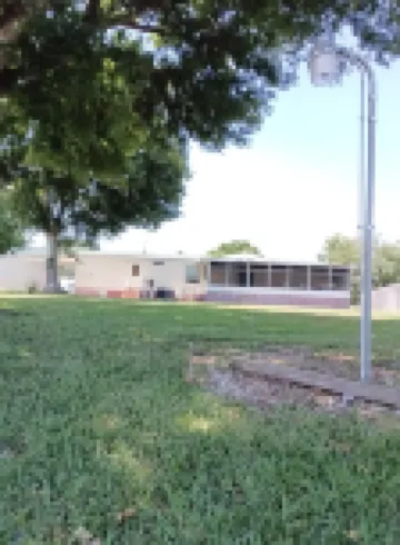 Charming 3 bedroom Florida Gator Camp 2.0 off the rim of Lake Okeechobee - BHR