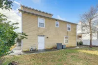 Beach, Pier Access! Pet-Friendly Crystal Coast Gem