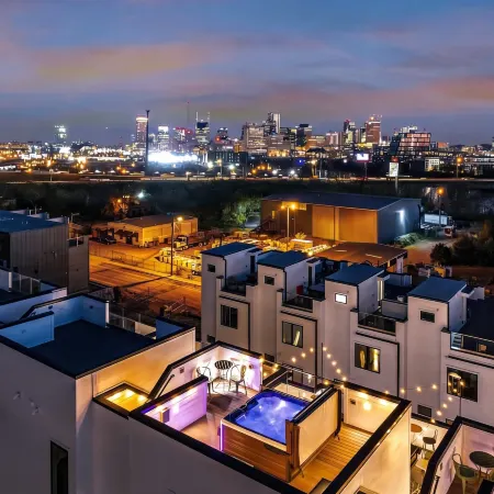 Luxury Stay With Rooftop Views in Prime Location