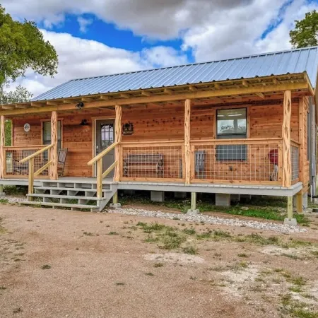 Rustic Cabin with Firepit and Grill - 10 Mins to Main St