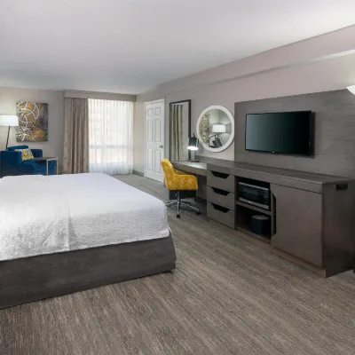Hampton Inn & Suites Kansas City-Country Club Plaza Hotels near Midtown - Westport