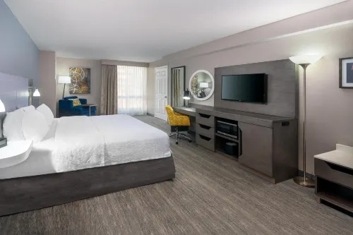 Hampton Inn & Suites Kansas City-Country Club Plaza - Business