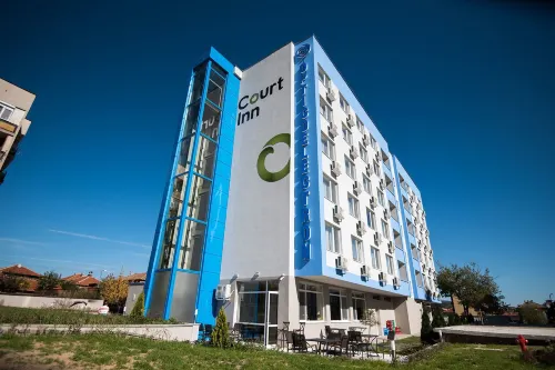Court Inn - parking