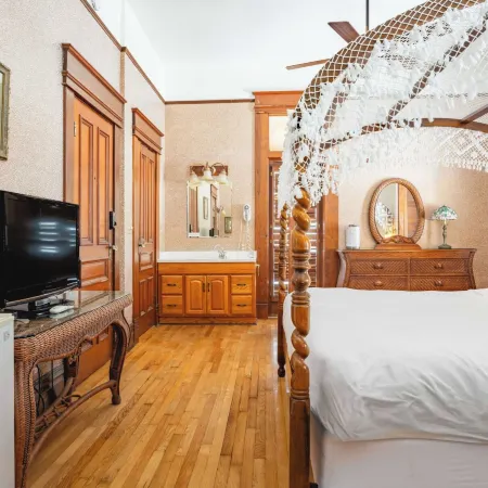 Amsterdam's Curry Mansion Inn