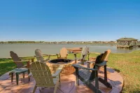Modern Lake Conroe House w/ Lakefront Park & Deck! - Balkon