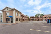 Travelodge by Wyndham South Hackensack - parking