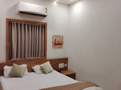 HOTEL SHAHI PALACE