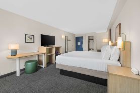 Spark by Hilton Bakersfield Central