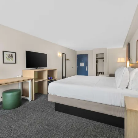 Spark by Hilton Bakersfield Central