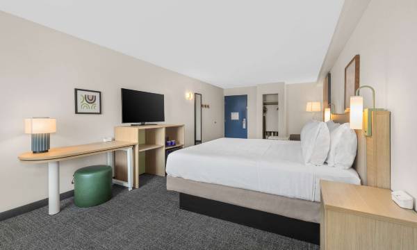 Spark by Hilton Bakersfield Central