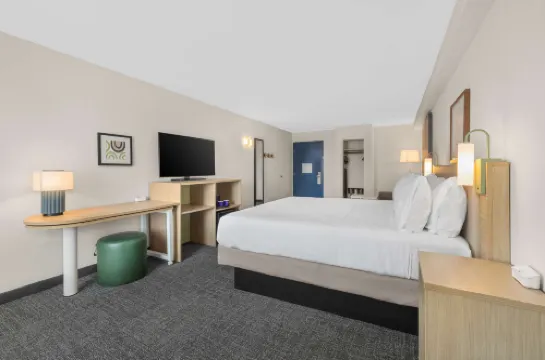 Spark by Hilton Bakersfield Central