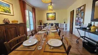 Maison d'hôtes la Ramade, 5 Chambres et Table d'hôtes en Provence (12 Pers)