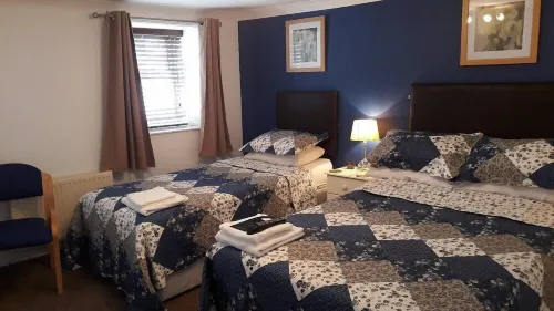 Bed and Blueberry Two Bed Suite for 2,3, 4 People Own Facilities