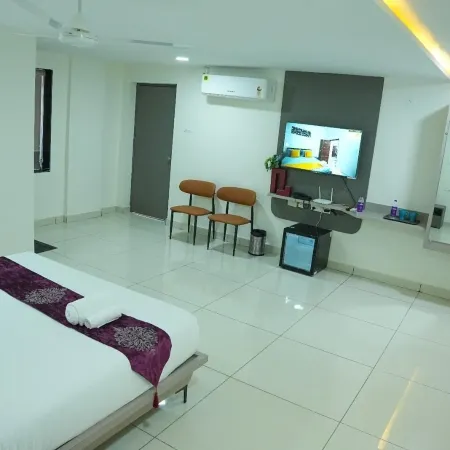 Hotel Flamount Hitech City Отели рядом с достопримечательностью «Конгресс-центр Cyber»