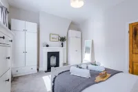 NEW Spacious Stylish Home City Centre Sleep 4 - balcony