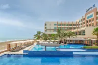 Radisson Blu Hotel and Resort, Sohar - プール