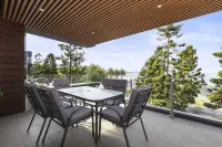 Waterfront Apartment With Stunning Bay Views - جاكوزي
