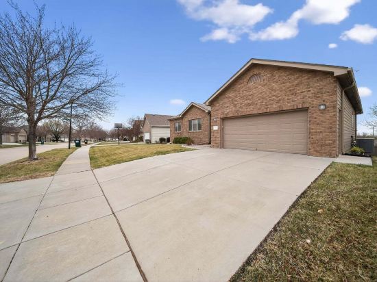 Quiet Lincoln Gem 3 King Brs Garage 3 Bedroom Home