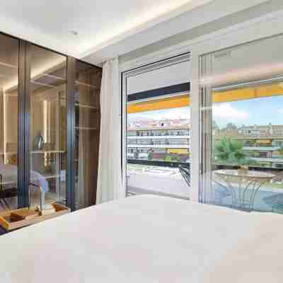 Golden Mile Lux Sea View Suite & Balcony Rooms