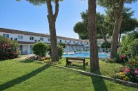 Artemia Aigues-Mortes - Hotel Avec Piscine - Swimmingpools