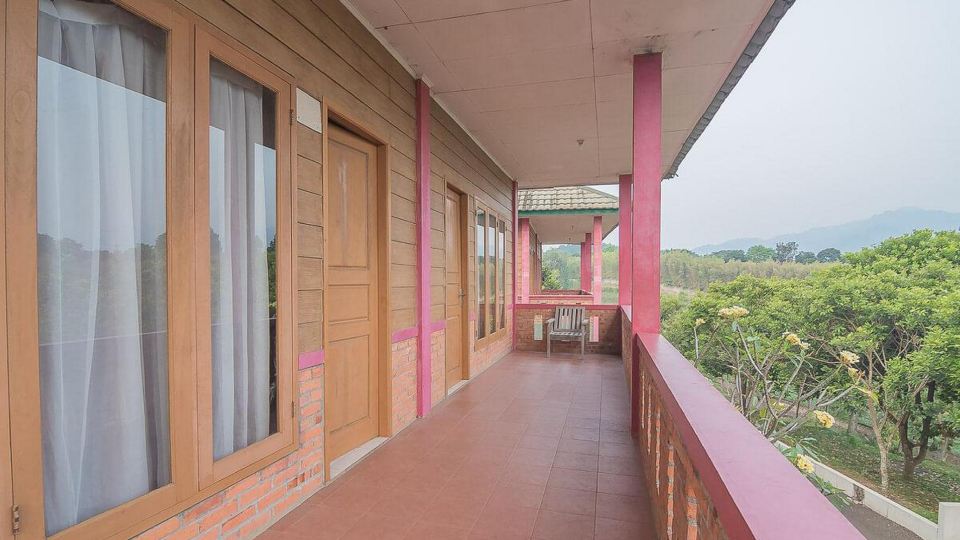 RedDoorz Plus @ Hotel Negeri Baru Lodaya Puncak