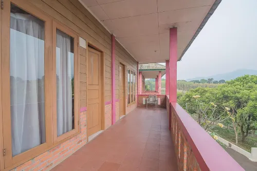 RedDoorz Plus @ Hotel Negeri Baru Lodaya Puncak - parking