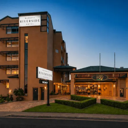 Burnett Riverside Hotel