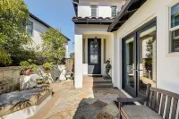 9 Mi to Beach: Pet-friendly Apt in San Diego!