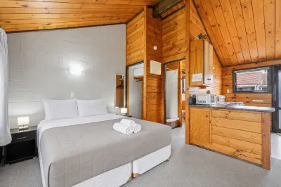 Orewa Motor Lodge Hotels near Orewa Beach
