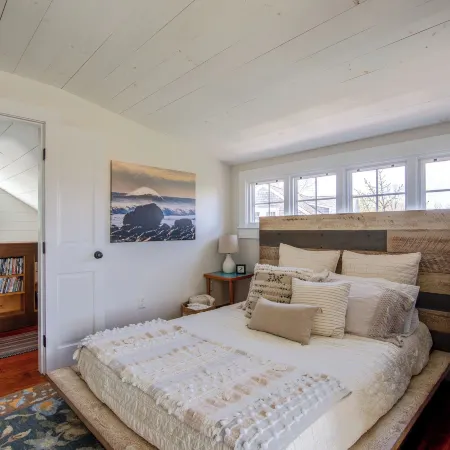 Ping-pong & Fire Pit! Renovated Marshfield Cottage