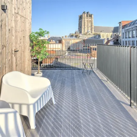Family Retreat with Balcony in Meir