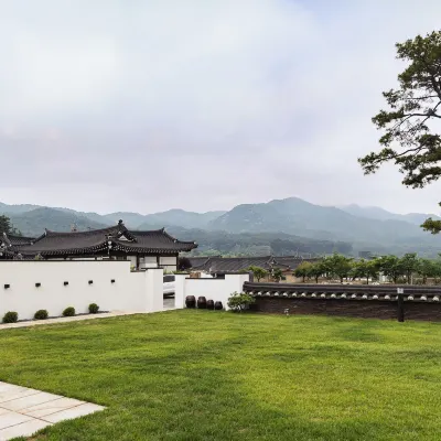 Gyeongju Hwarangroo Hotels in der Nähe von Stehende Steinbuddhas von Baedong
