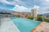 Apartments Pool and Rooftop Downtown Hotel - 2 ดาว