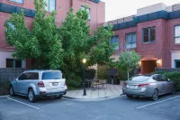 Majestic Tynte Street Apartments - parking