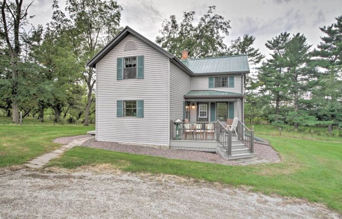 Pet-Friendly Spring Grove Home w/ Serene Yard!