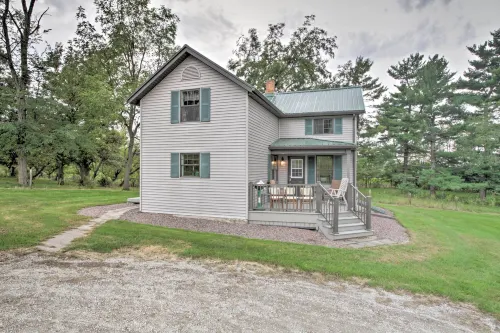 Pet-Friendly Spring Grove Home w/ Serene Yard! - Alojamientos