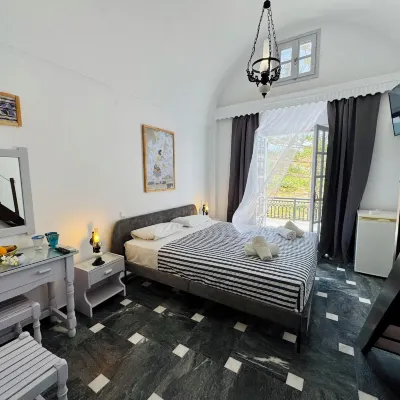Tritonas Rooms Hotels near Kamari beach