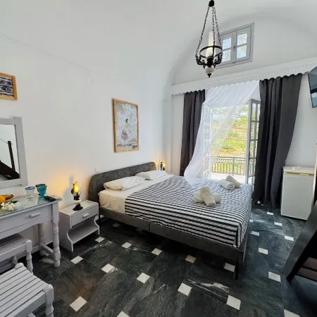 Tritonas Rooms